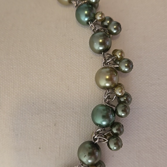 Chic Green Faux Pearl Cluster Statement Necklace - Picture 7 of 11